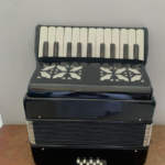 LUCKY STAR ACCORDION 8 BASS WITH CASE