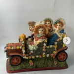 مجسم سيراميك اوروبي لسيارة المعاريس قديم تجفة للديكور