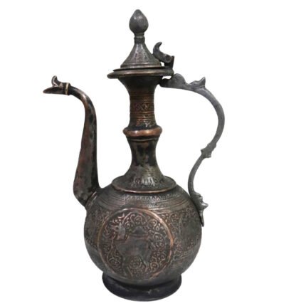 ابريق نحاسي قديم بنقوش اسلامية