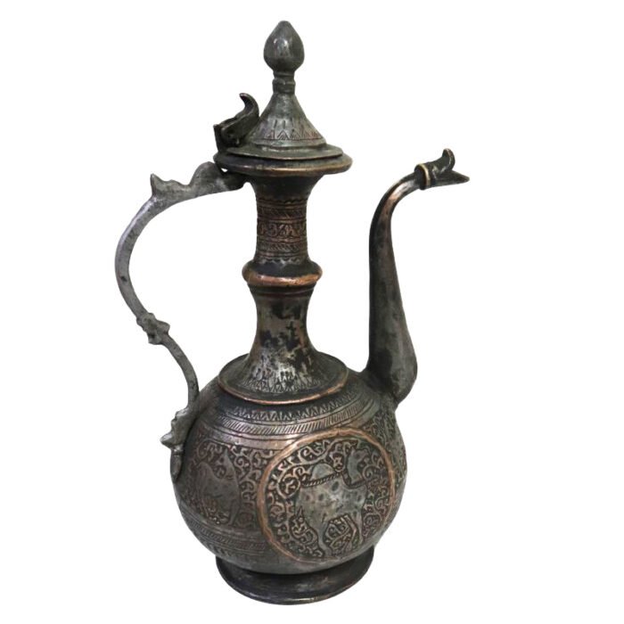 ⁦ابريق نحاسي قديم بنقوش اسلامية⁩ - الصورة ⁦2⁩