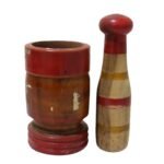 موقعة وسفن خشبي تستخدم لطحن التوابل والثوم والزنجبيل