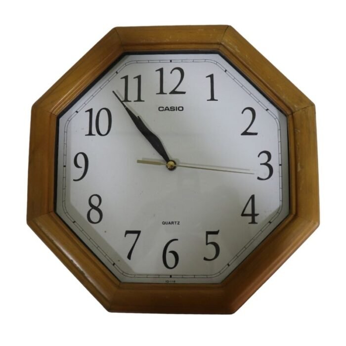 ⁦CASIO WOODEN CLOCK OLD⁩ - الصورة ⁦1⁩