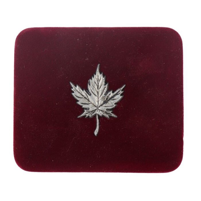 ⁦Canada 1982 Dollar with maroon case⁩ - الصورة ⁦1⁩