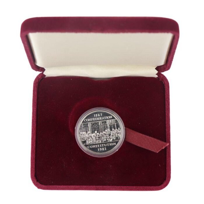 ⁦Canada 1982 Dollar with maroon case⁩ - الصورة ⁦3⁩