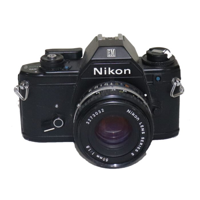 ⁦Nikon Em Old Model Camera With Lense⁩ - الصورة ⁦1⁩