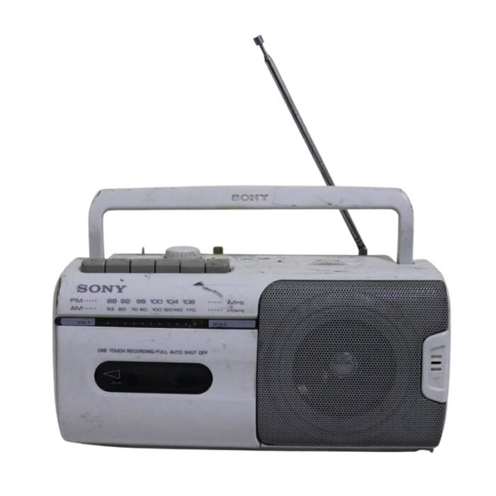 ⁦Vintage 1990'S Portative Sony CFM-10 AM/FM Radio Cassette Player⁩ - الصورة ⁦1⁩